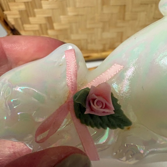 Fenton Pearlized Opal Glass Kitten “Pearly Sentiments” Iridescent 3.5” Long VTG - Picture 2 of 6